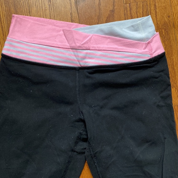 Lululemon black crops with pink and white waistband - Picture 3 of 4